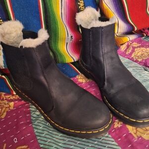 DR.MARTEN Black Leather Chelsea Boots with Faux Fur Lining SIZE 9 ..make An Offe